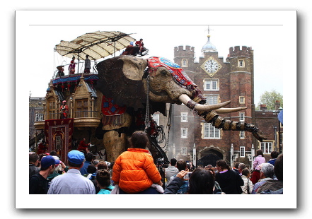 giant-elephant-in-london.jpg